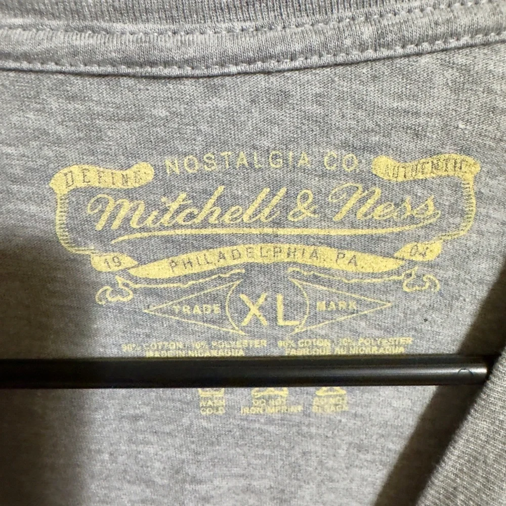 Mitchell & Ness Gray T-Shirt with Red and Blue 76 Graphic - Picture 3 of 3